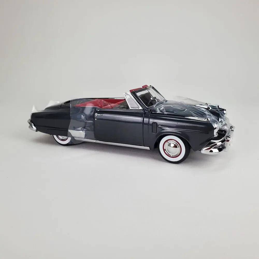 Danbury Mint 1950 Studebaker Champion Convertible 1:24 W/Title &‎ Display Case